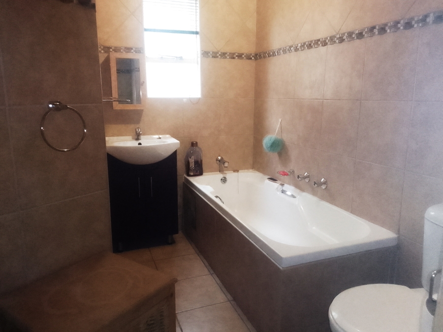 3 Bedroom Property for Sale in Safari Gardens North West